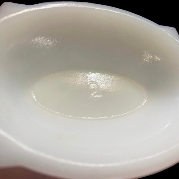 Vintage Westmoreland White Glass Lidded Sugar Bowl Cherries Grapes Vine Design - Picture 8 of 9